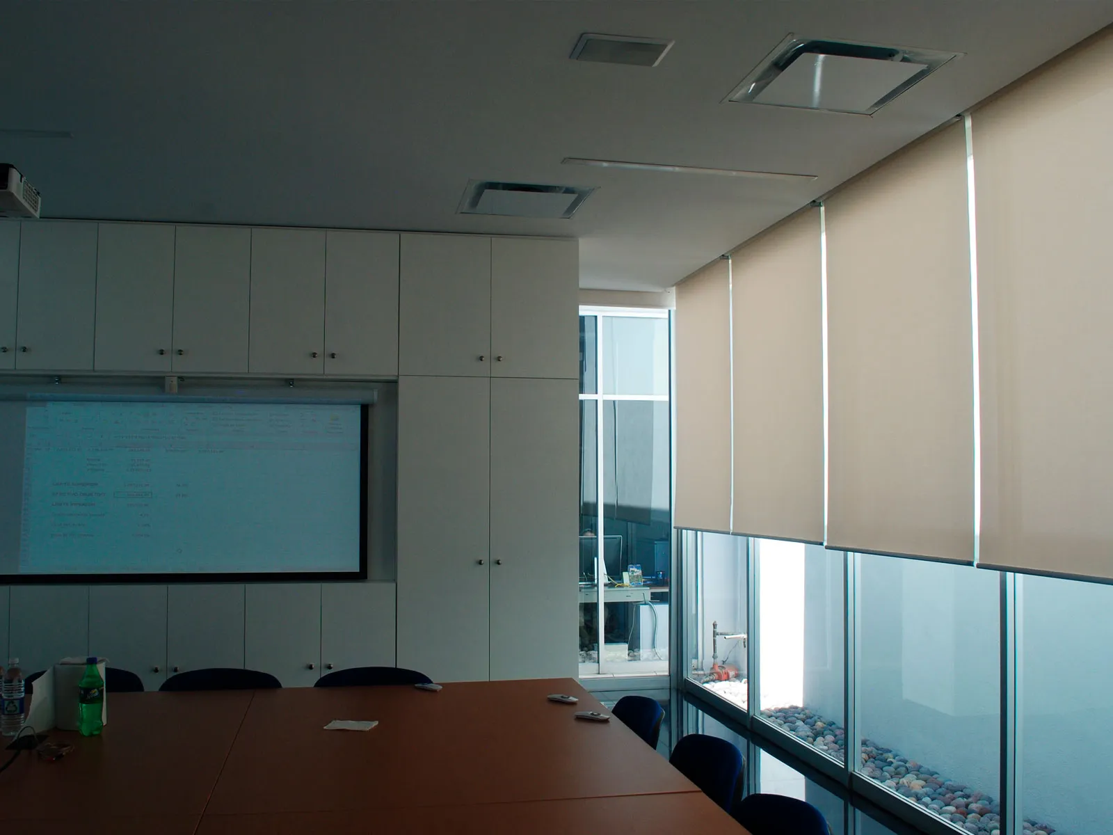 roller screen for office